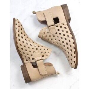 Anthropologie Musse Cloud Booties Perforated lelather Boho Calia Shoes 38 Us 7